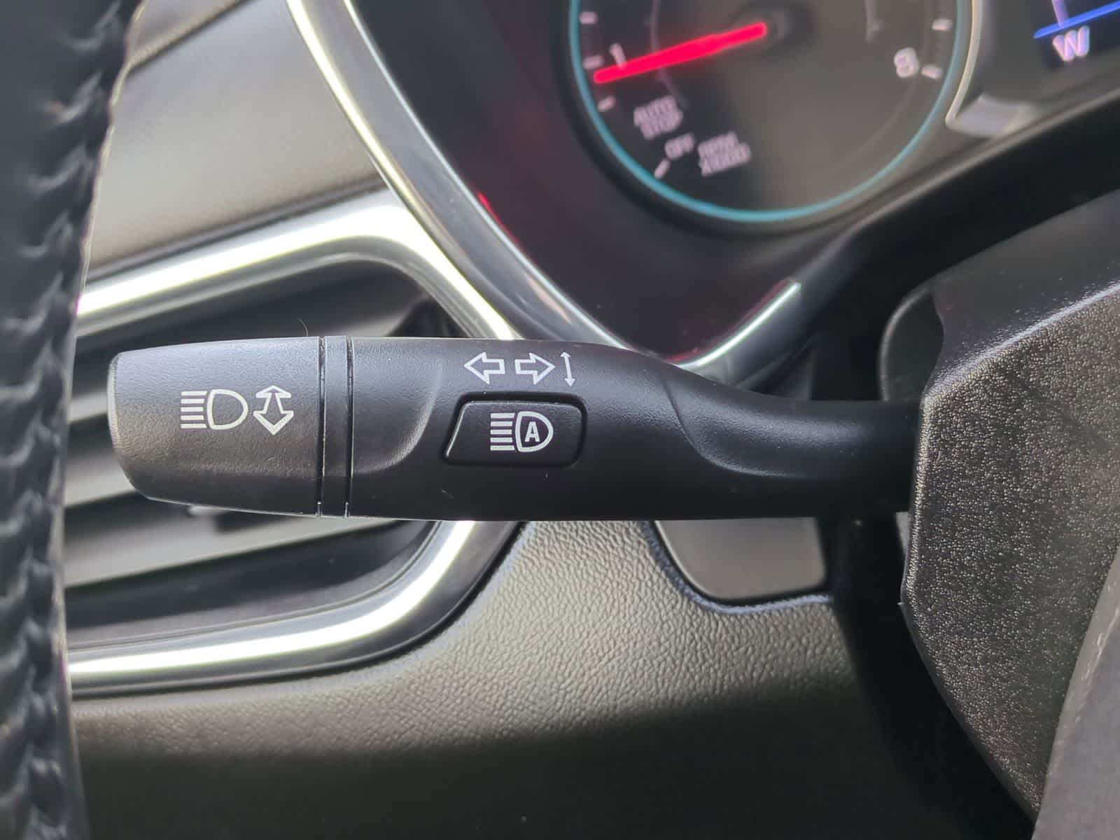 Thumbnail: 2020 Chevrolet Equinox - 25