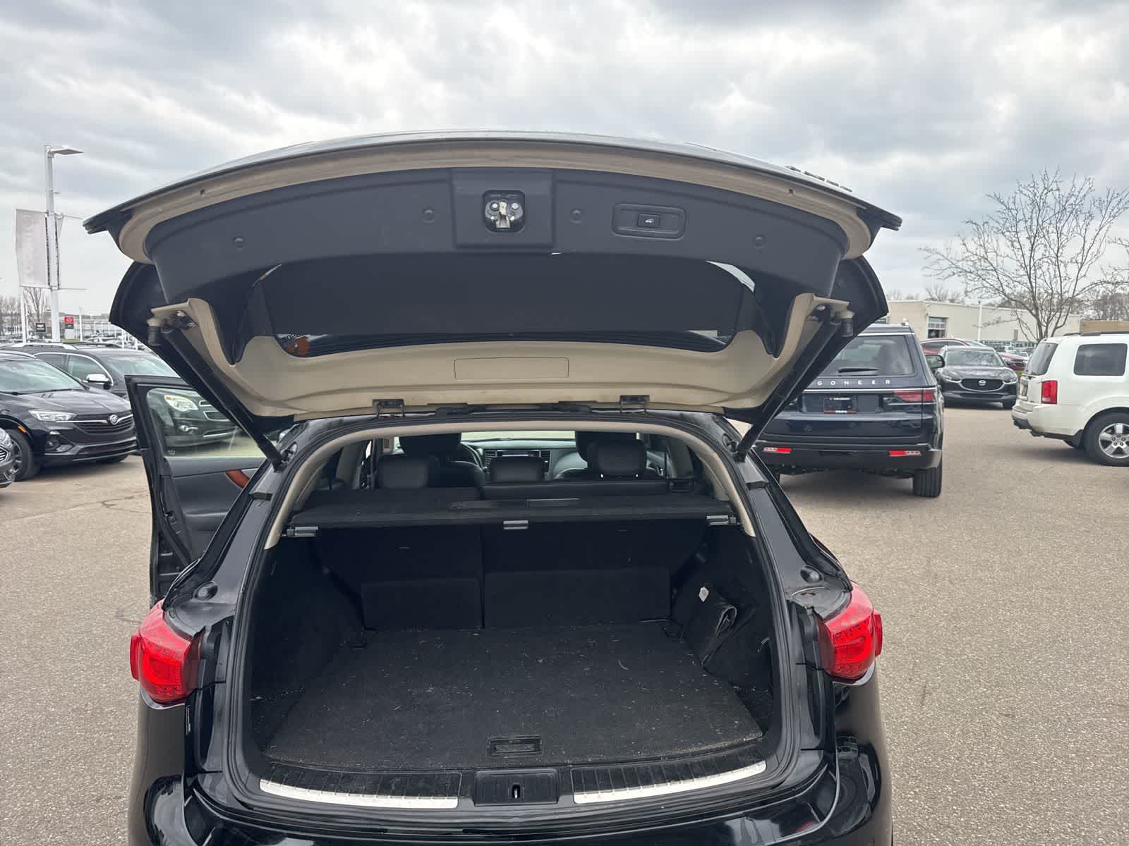 Thumbnail: 2012 INFINITI FX35 - 16