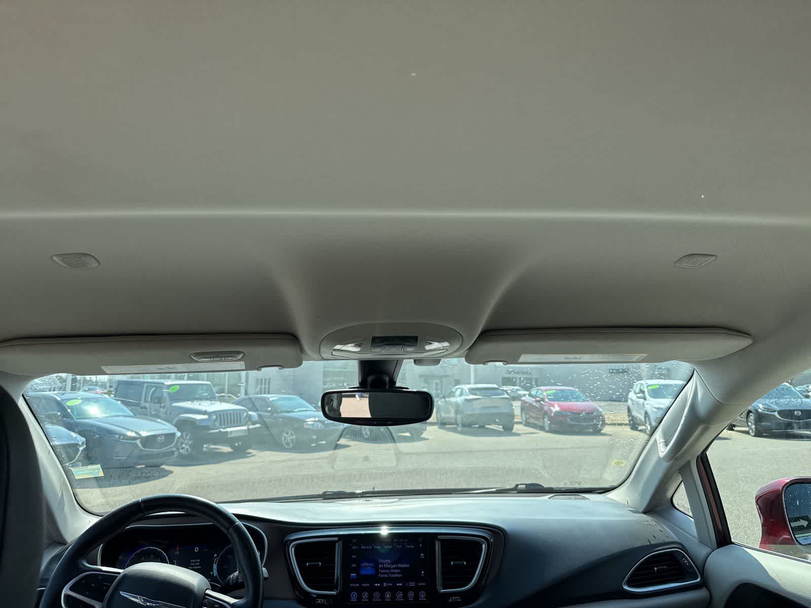 Thumbnail: 2017 Chrysler Pacifica - 17