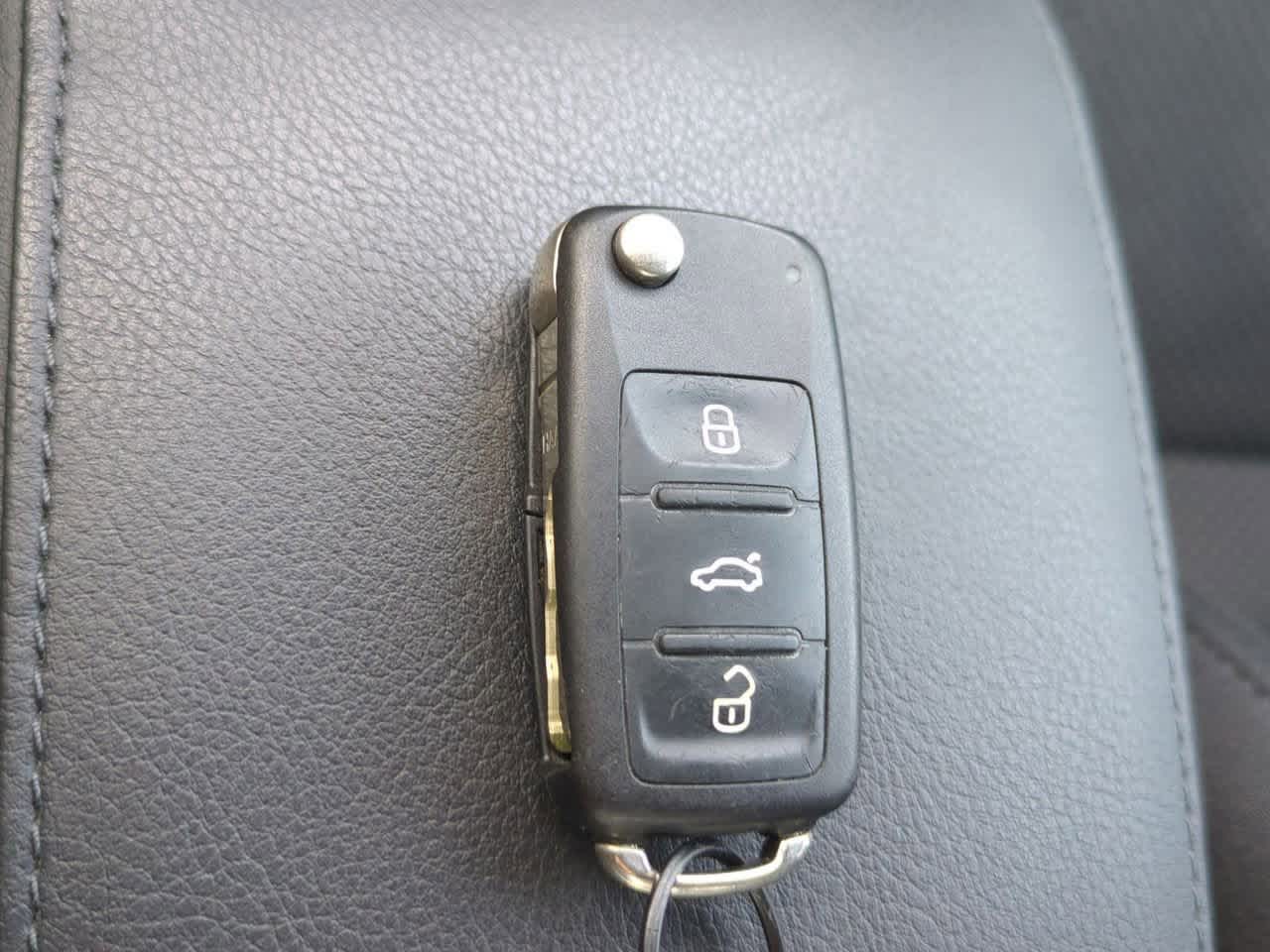 Thumbnail: 2013 Volkswagen Jetta - 27