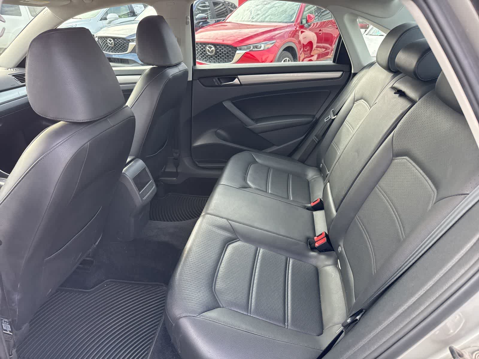 Thumbnail: 2013 Volkswagen Passat - 18