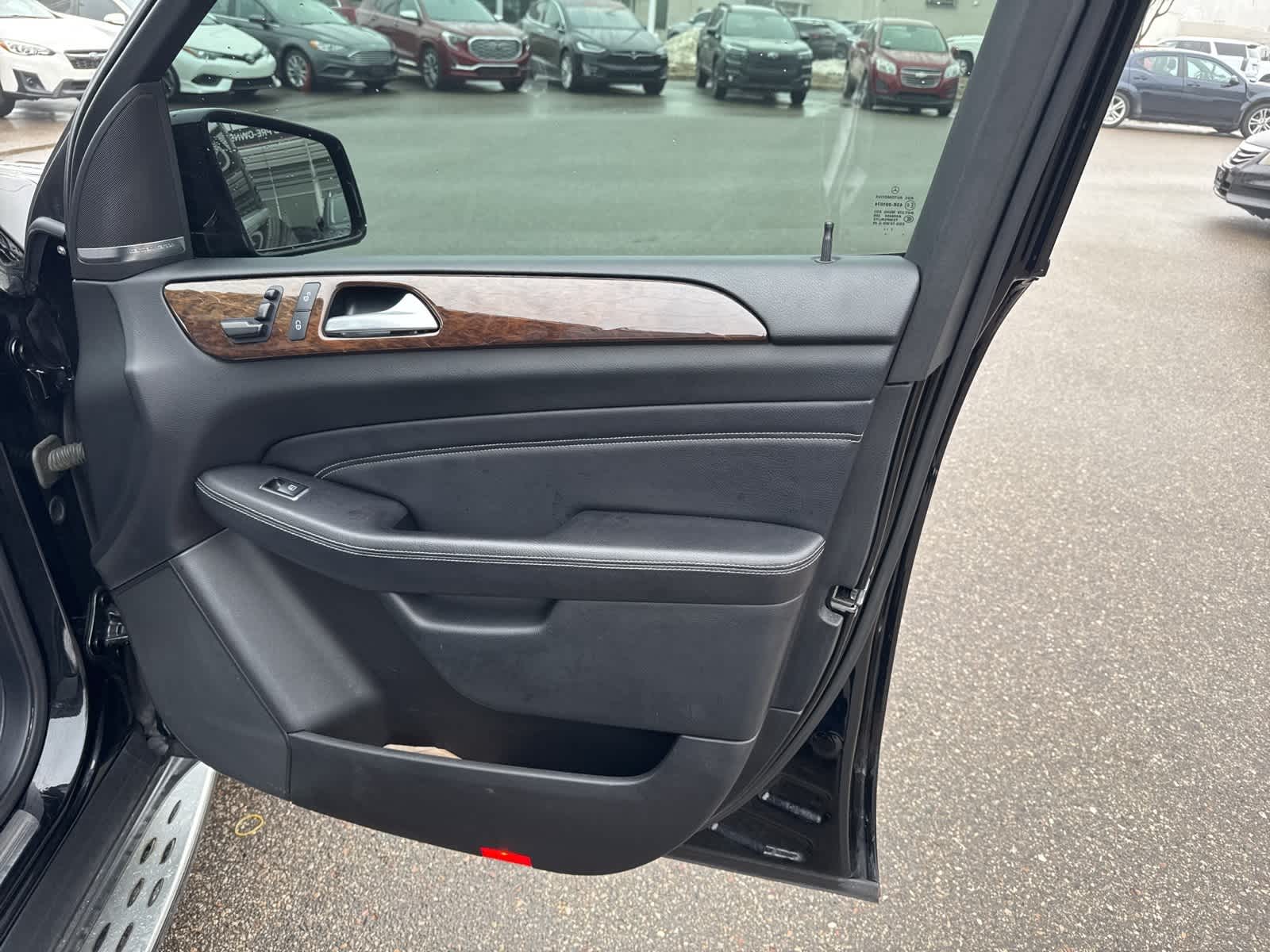 Thumbnail: 2013 Mercedes-Benz M-Class - 23