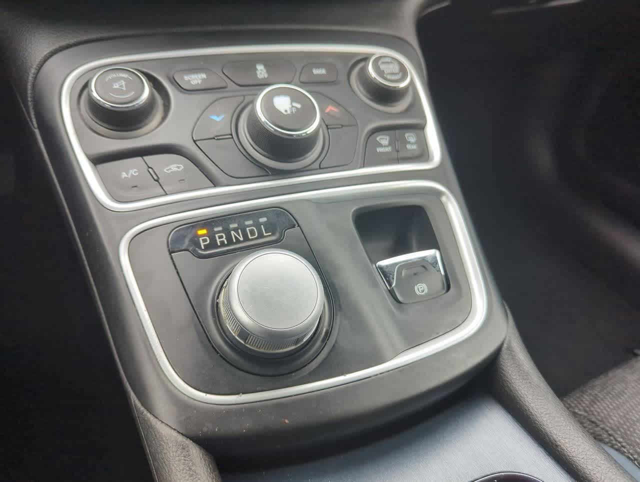 Thumbnail: 2015 Chrysler 200 - 27