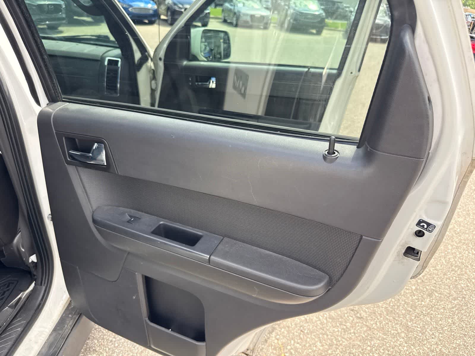 Thumbnail: 2010 Ford Escape - 24