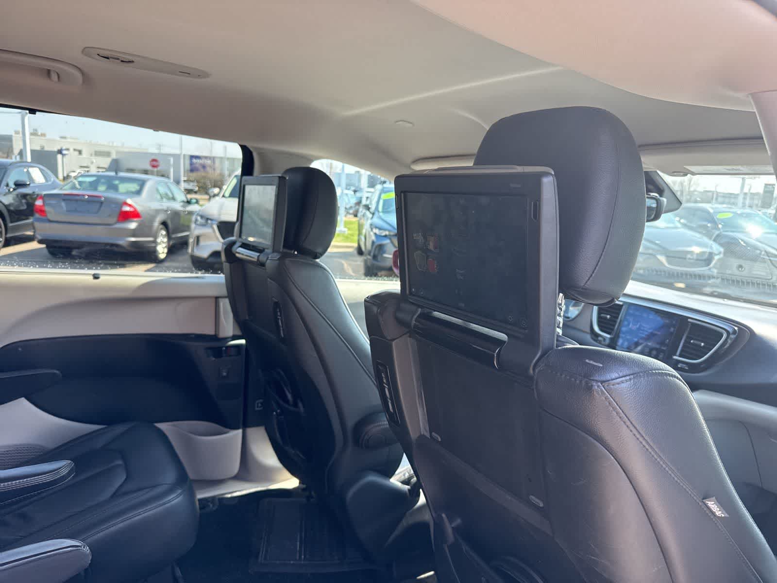 Thumbnail: 2017 Chrysler Pacifica - 26