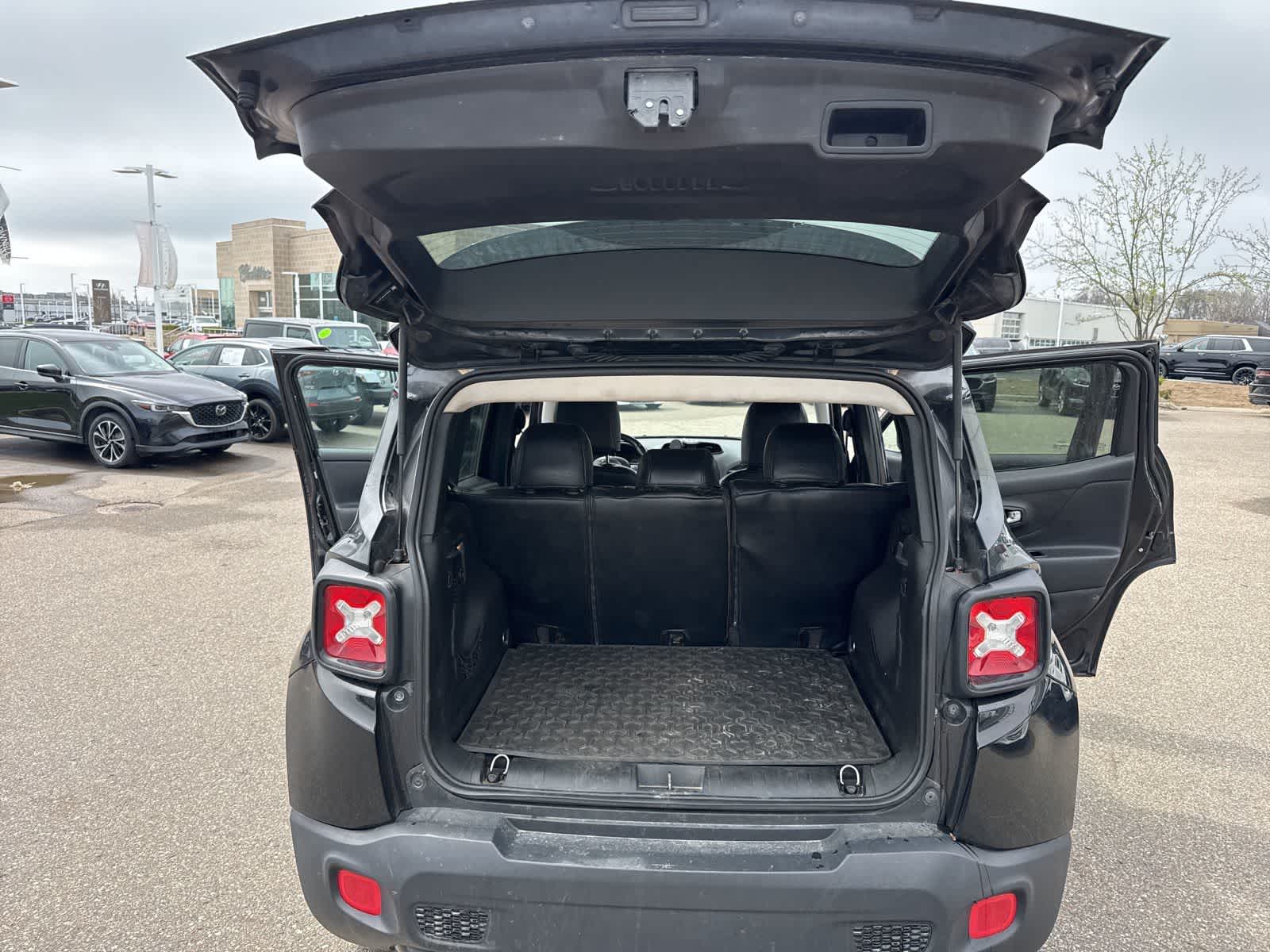 Thumbnail: 2017 Jeep Renegade - 20