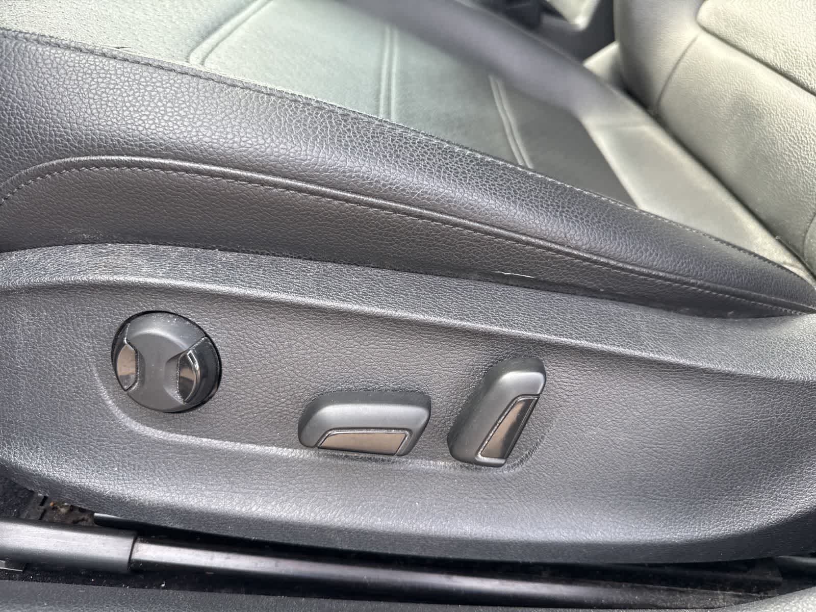 Thumbnail: 2013 Volkswagen Passat - 17