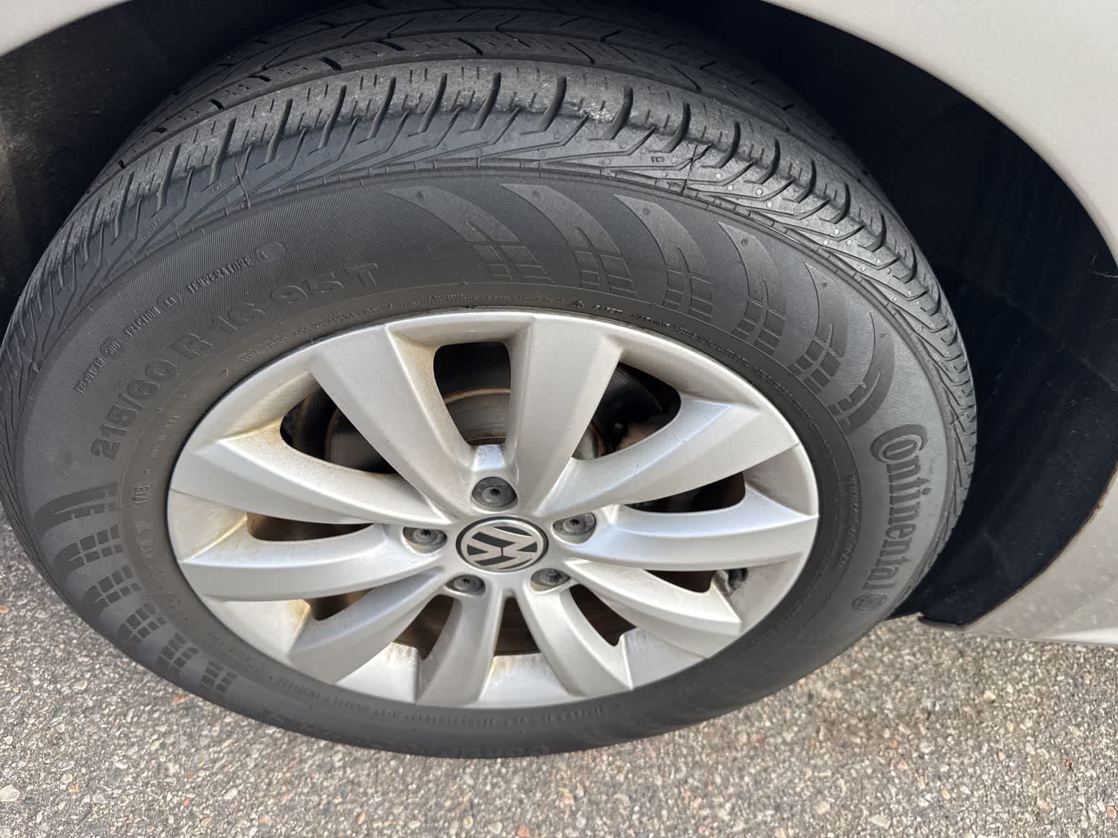 Thumbnail: 2013 Volkswagen Passat - 12