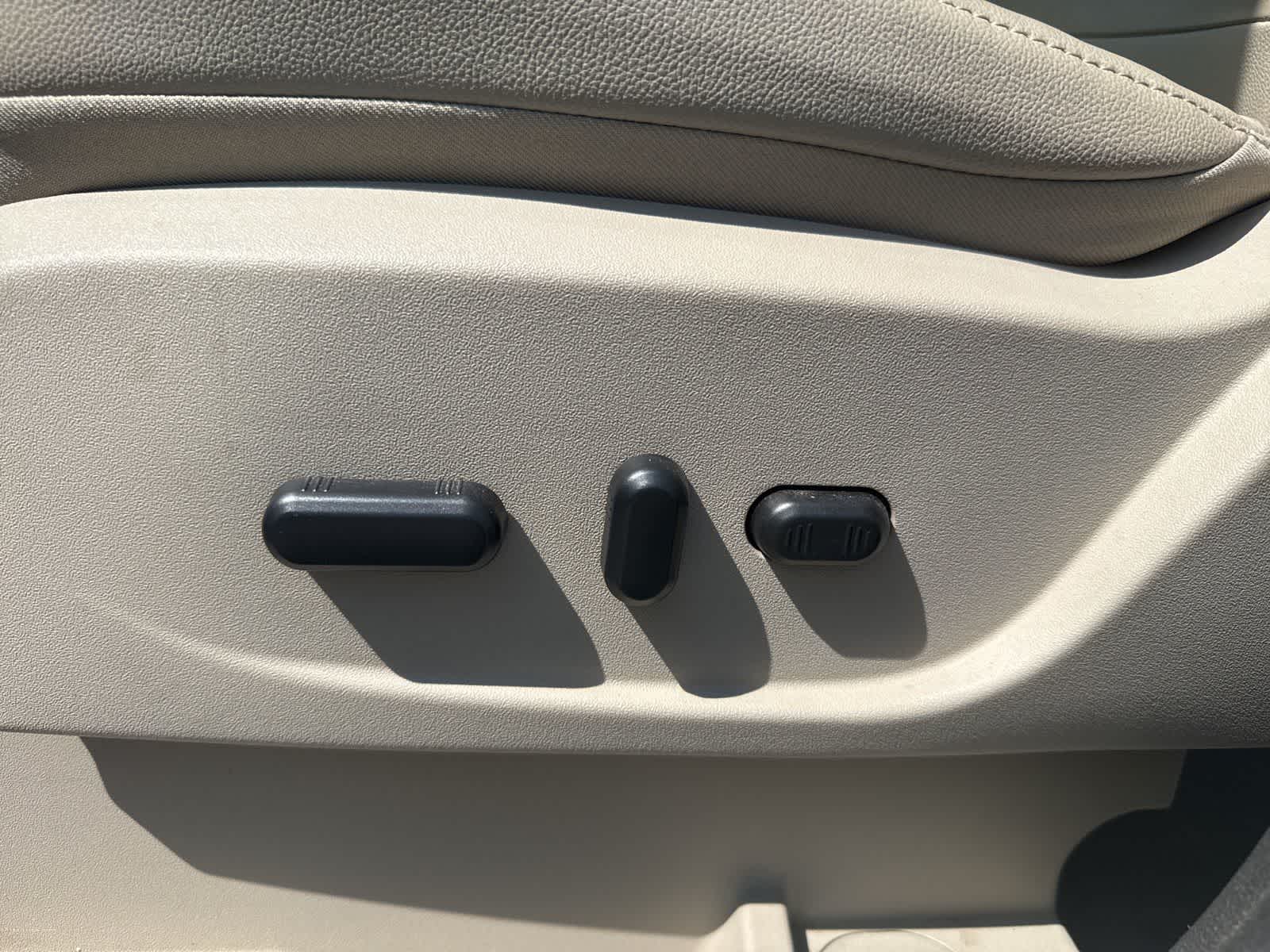 Thumbnail: 2014 Ford C-Max - 16