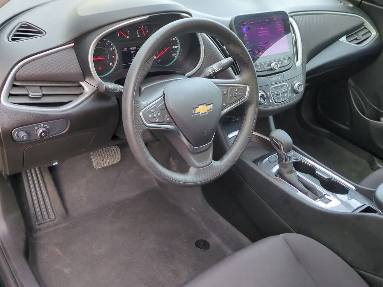 2024 Chevrolet Malibu 1LT photo 2