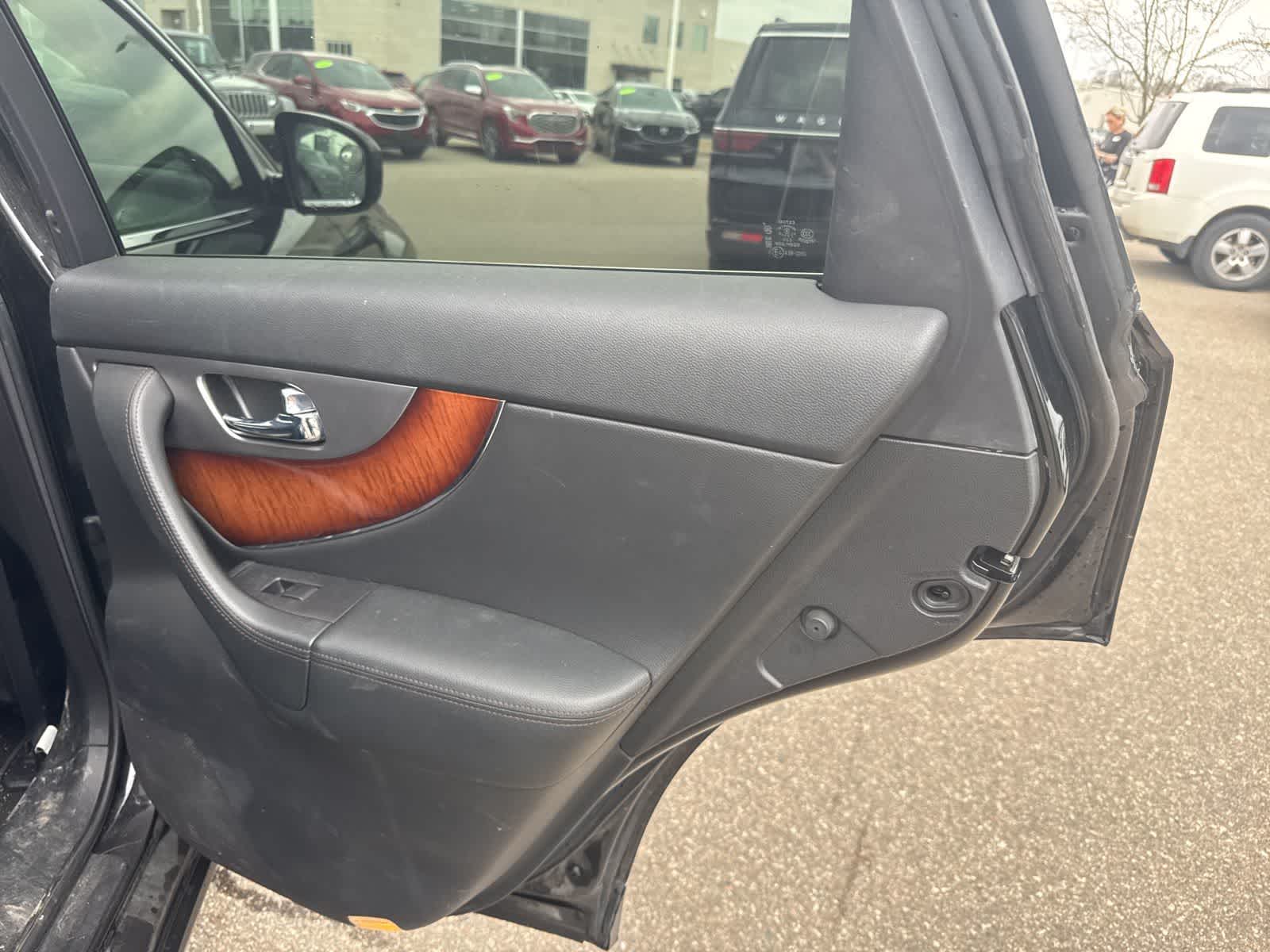 Thumbnail: 2012 INFINITI FX35 - 19