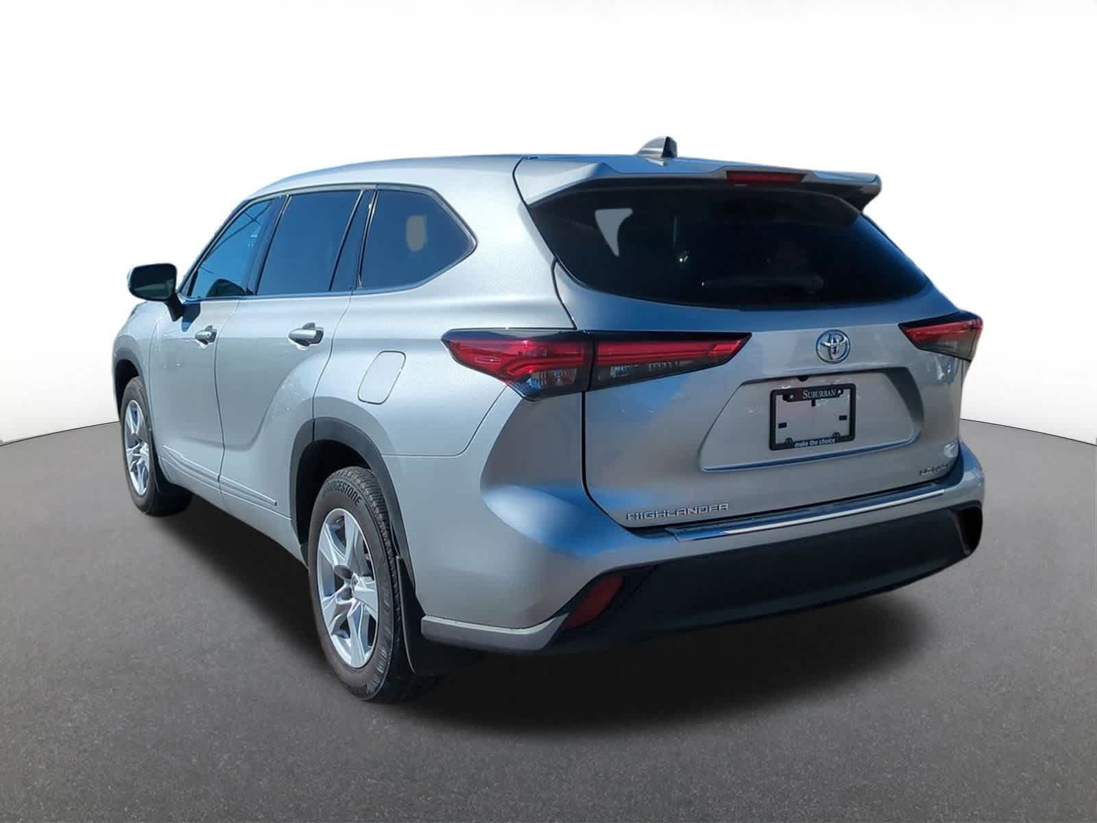 2022 Toyota Highlander LE photo 4
