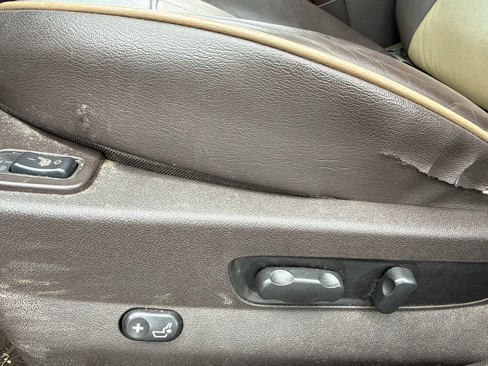 Thumbnail: 2010 Chevrolet Malibu - 16