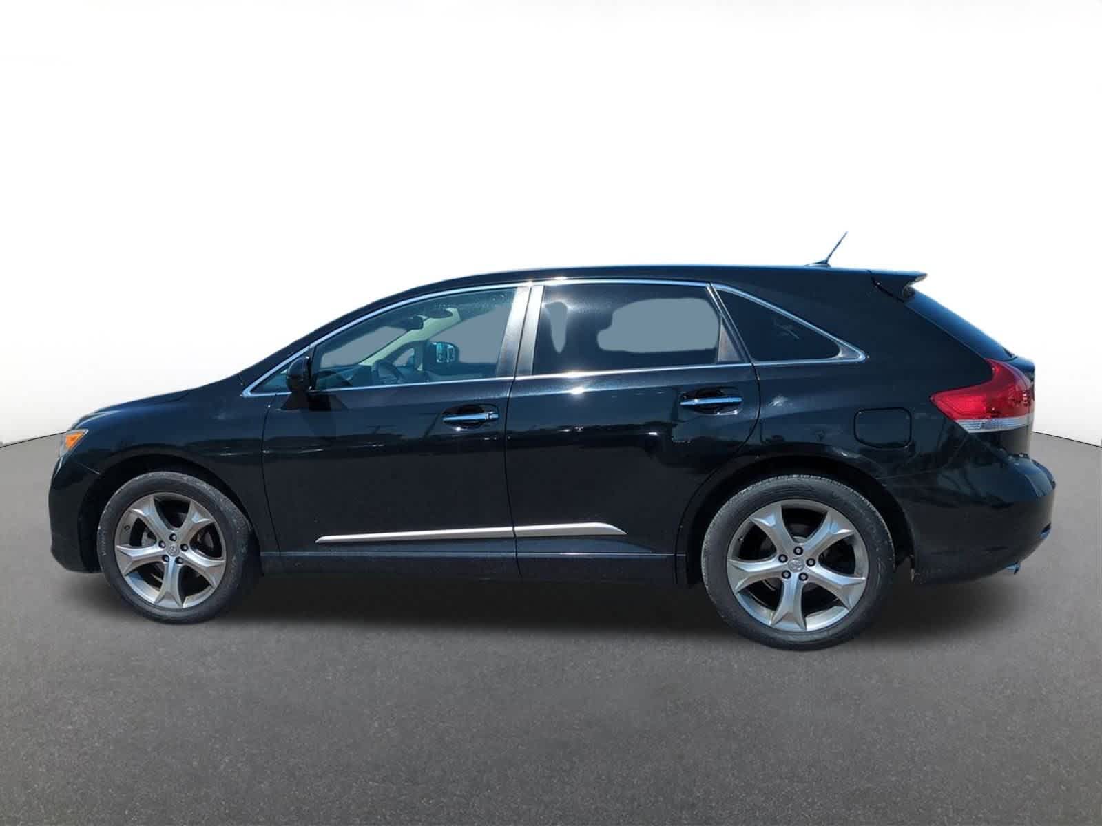 Thumbnail: 2011 Toyota Venza - 3