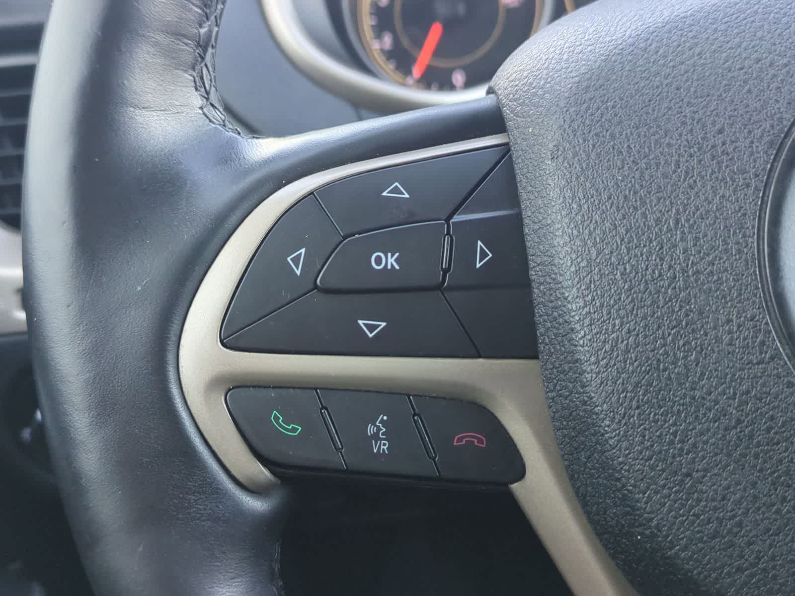 Thumbnail: 2016 Jeep Cherokee - 24
