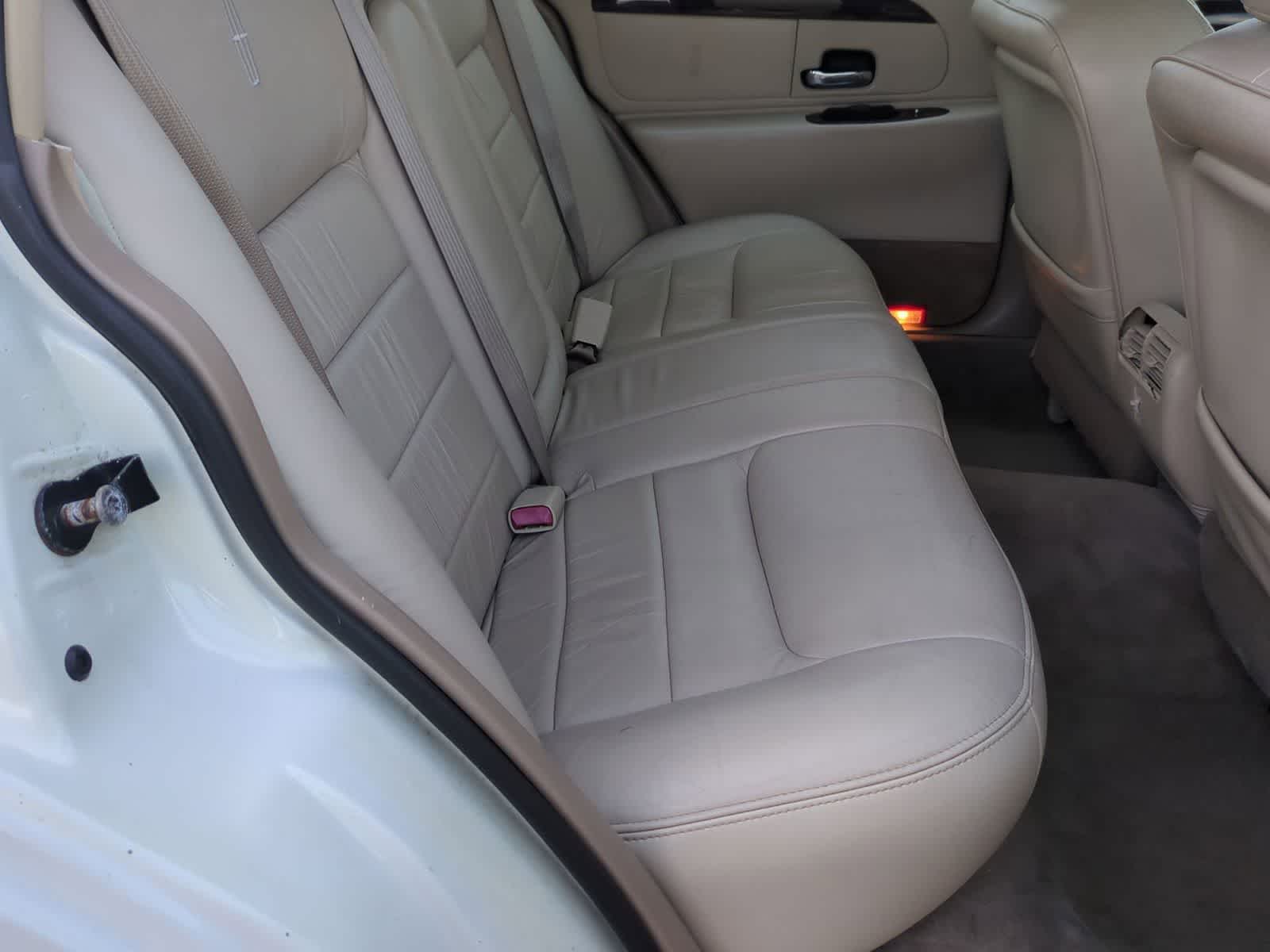 Thumbnail: 2000 Lincoln Town Car - 19