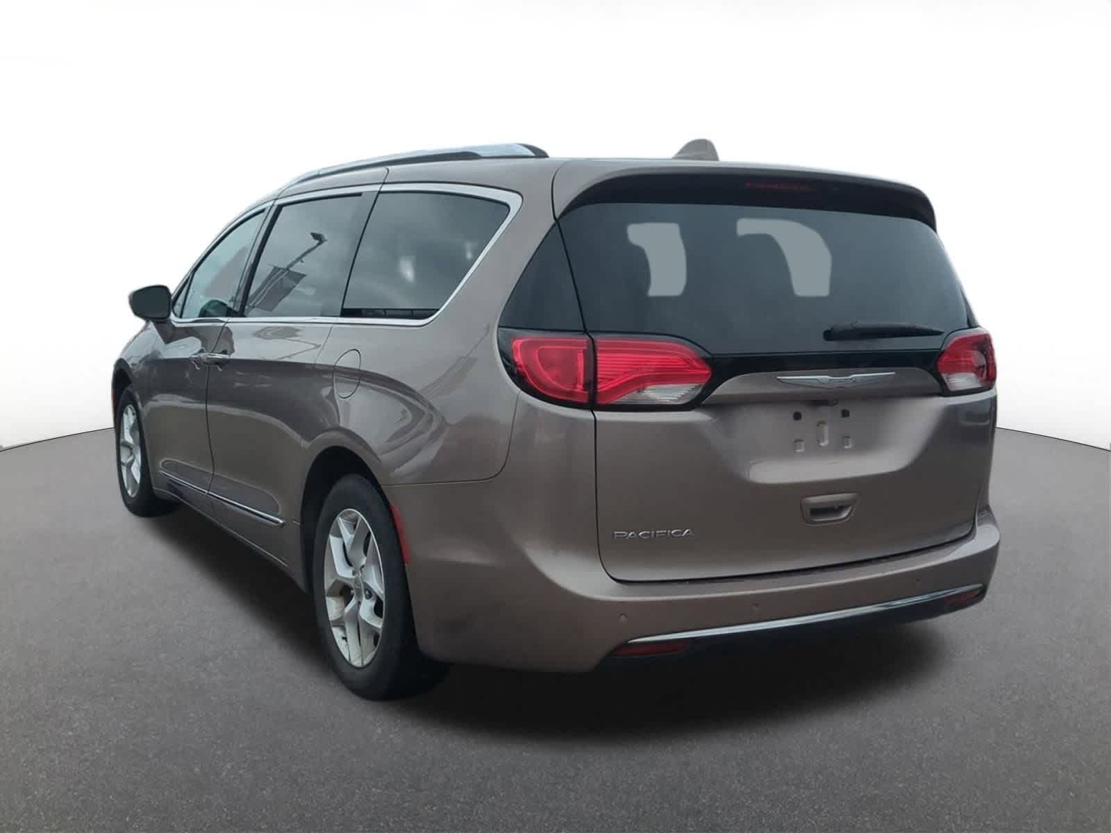 Thumbnail: 2018 Chrysler Pacifica - 4
