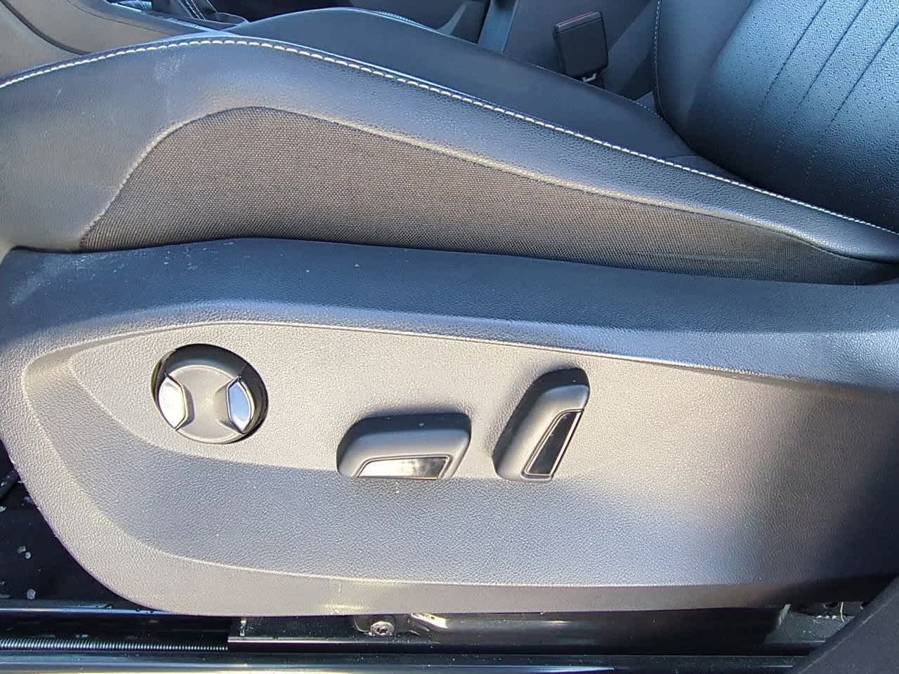 Thumbnail: 2023 Volkswagen Tiguan - 15