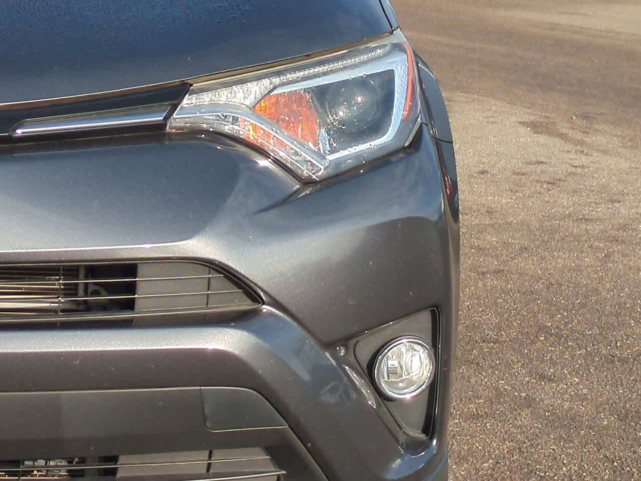 Thumbnail: 2018 Toyota RAV4 - 10