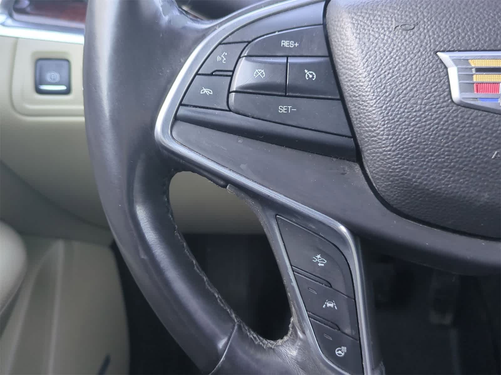 Thumbnail: 2017 Cadillac XT5 - 24