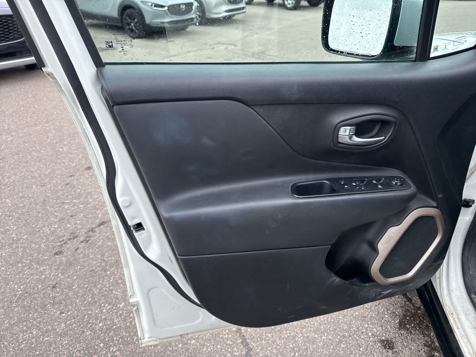 Thumbnail: 2016 Jeep Renegade - 15