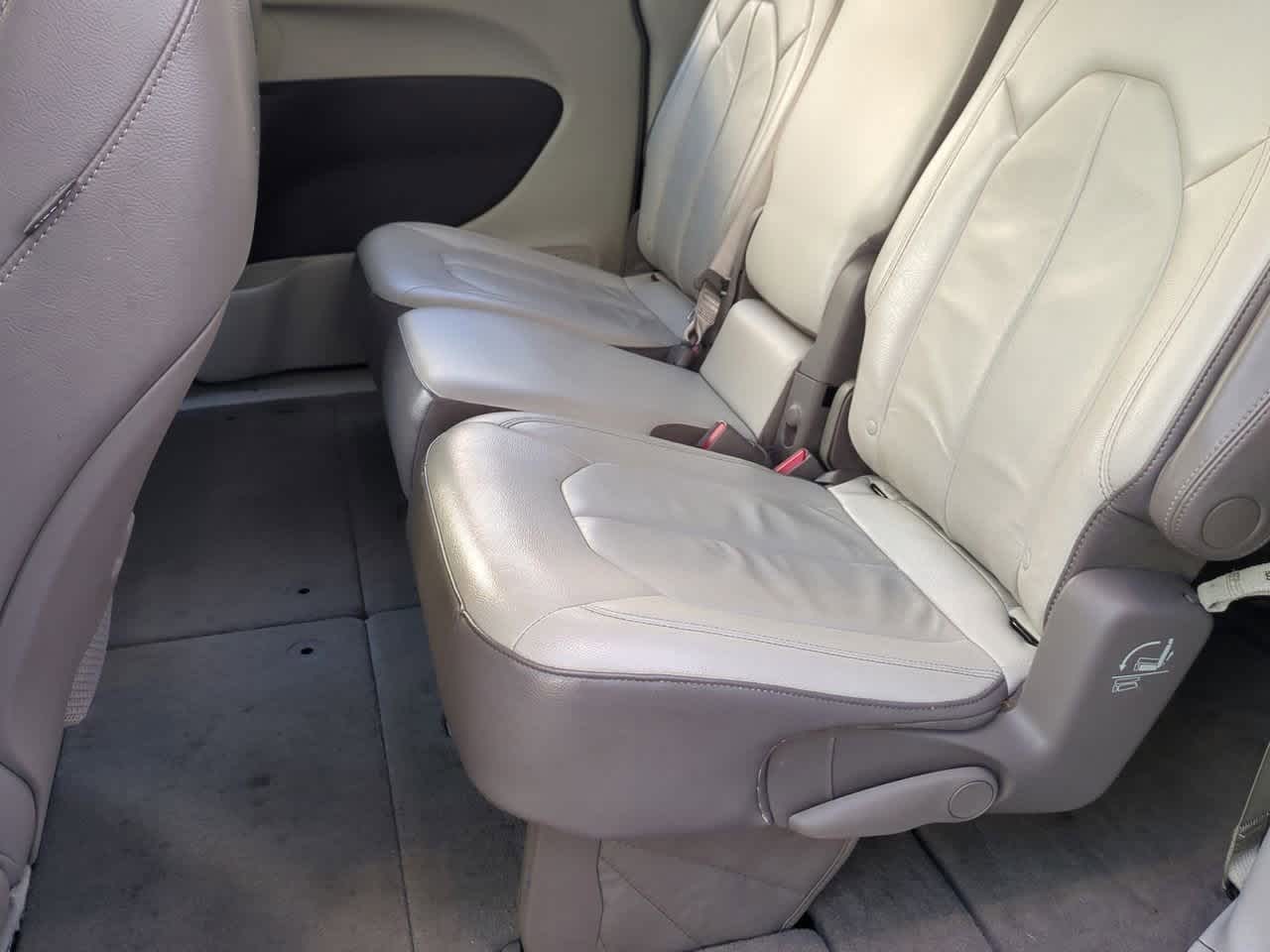 Thumbnail: 2017 Chrysler Pacifica - 18