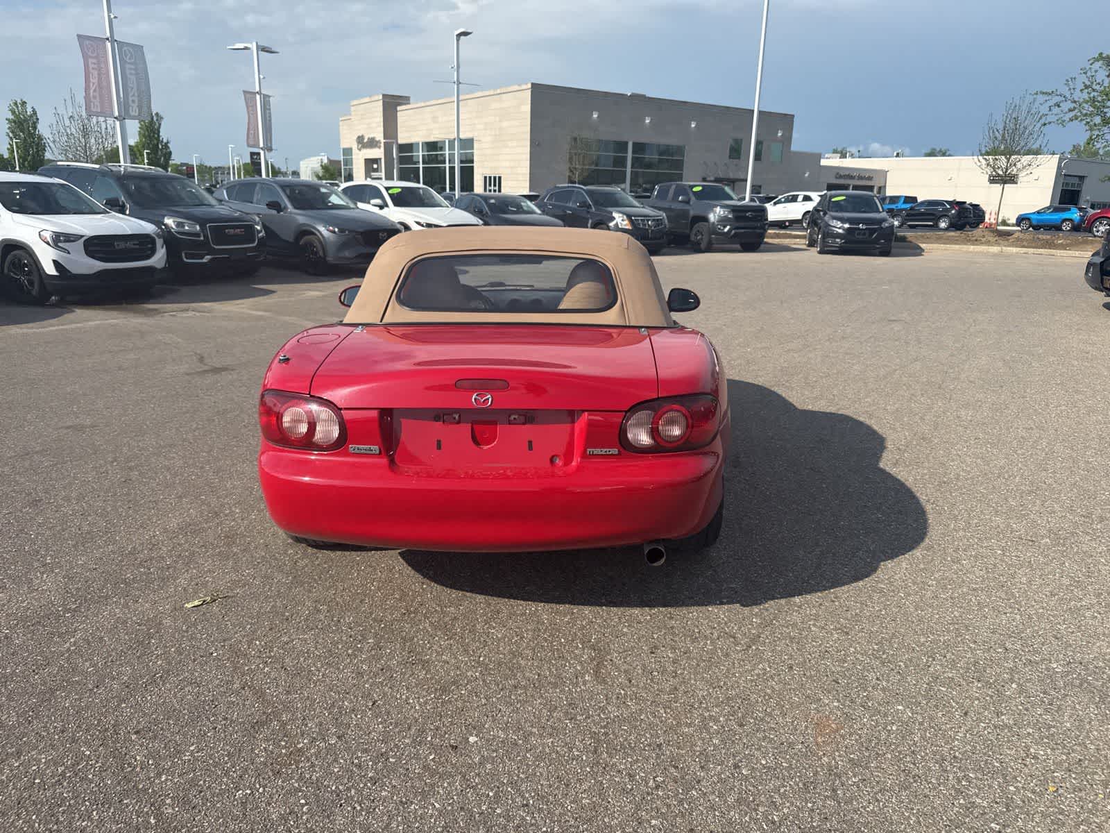 Thumbnail: 2001 Mazda MX-5 Miata - 5