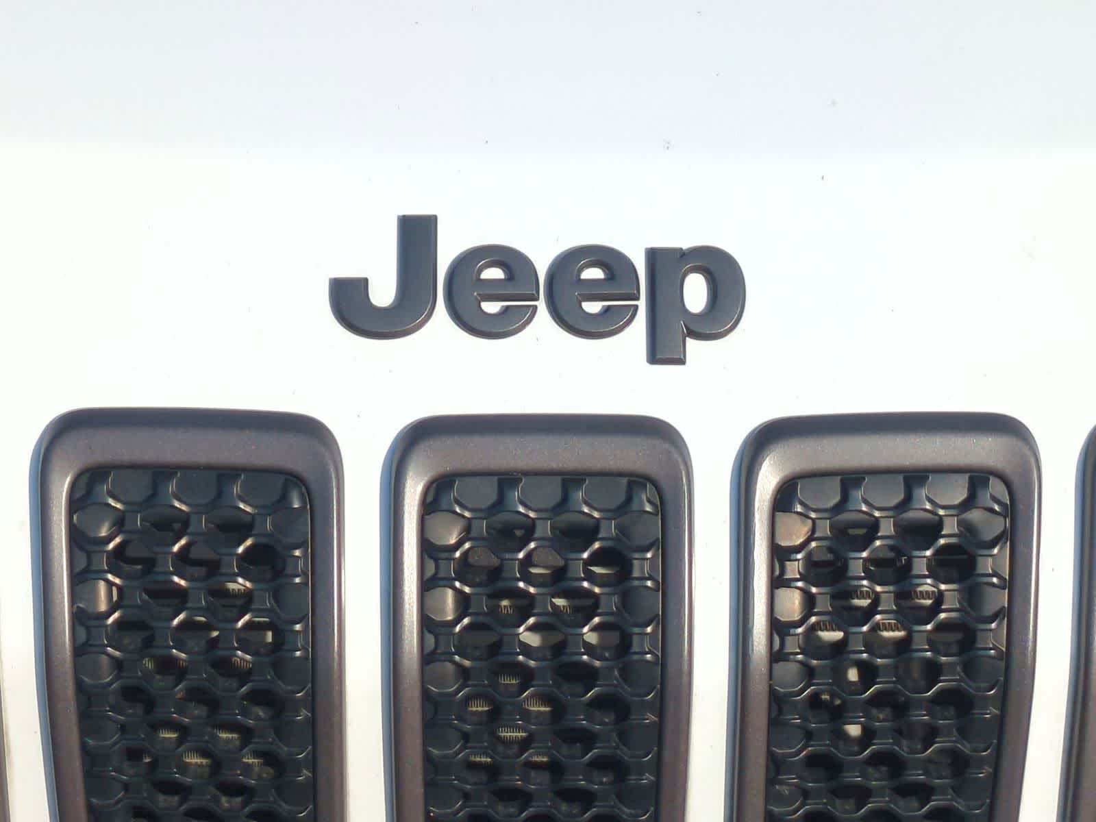 Thumbnail: 2019 Jeep Cherokee - 11
