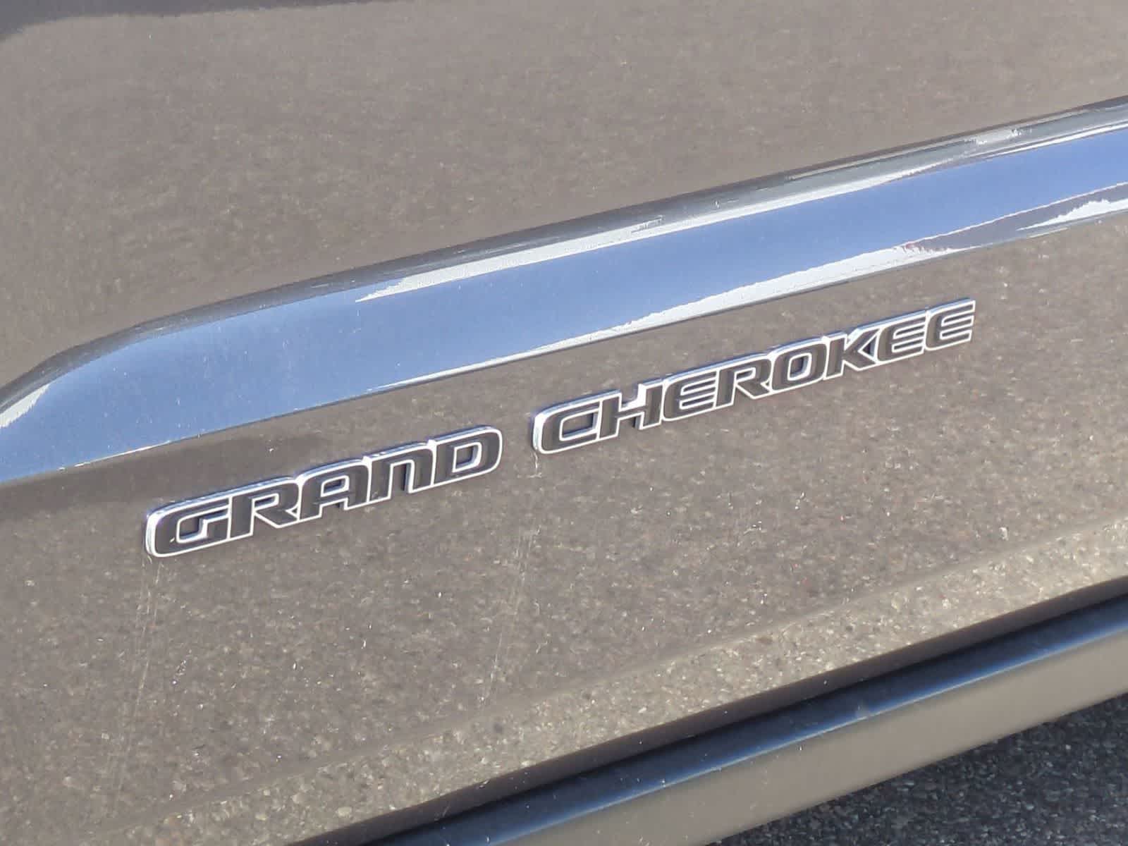 Thumbnail: 2018 Jeep Grand Cherokee - 12