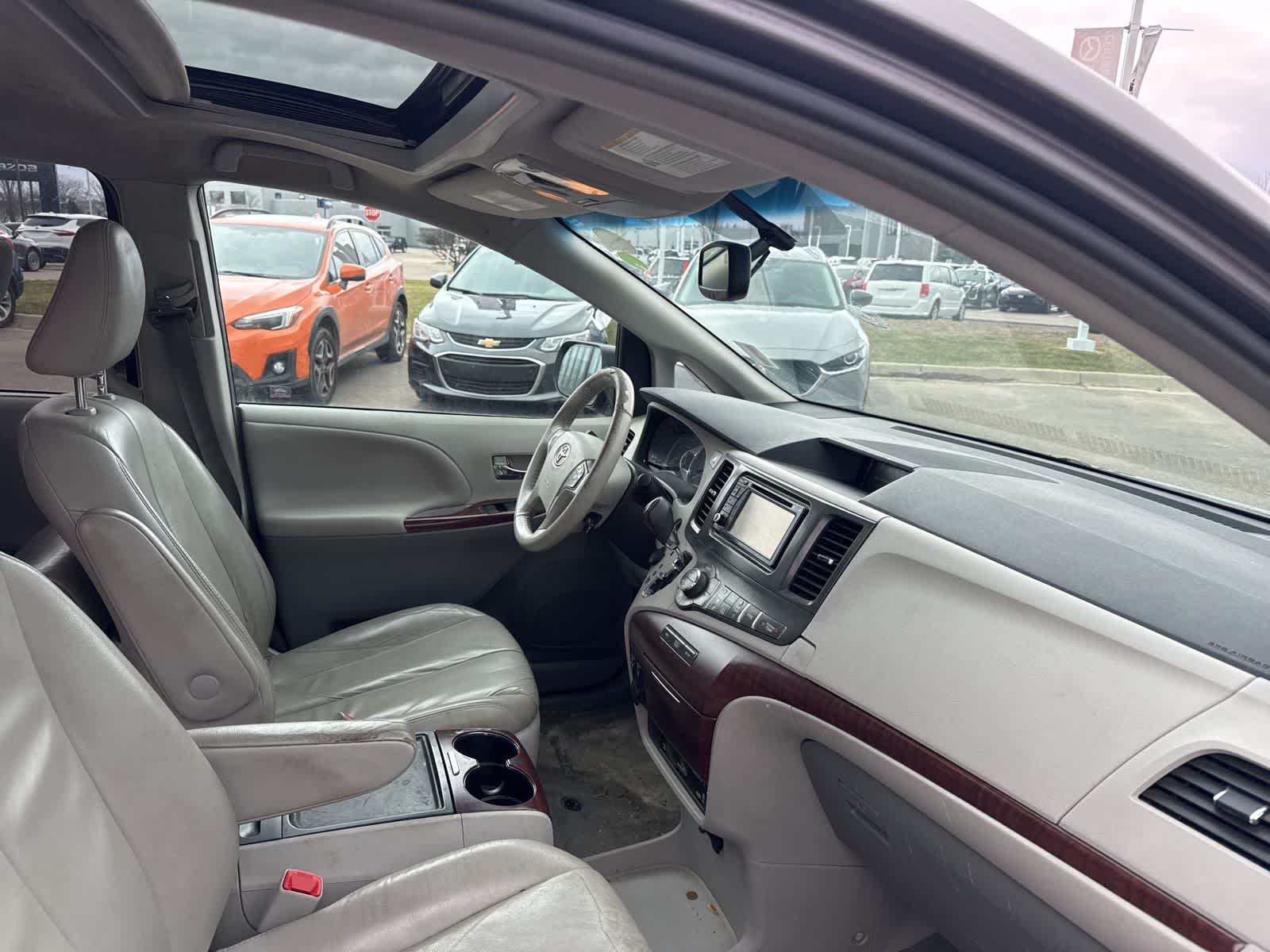 Thumbnail: 2013 Toyota Sienna - 26