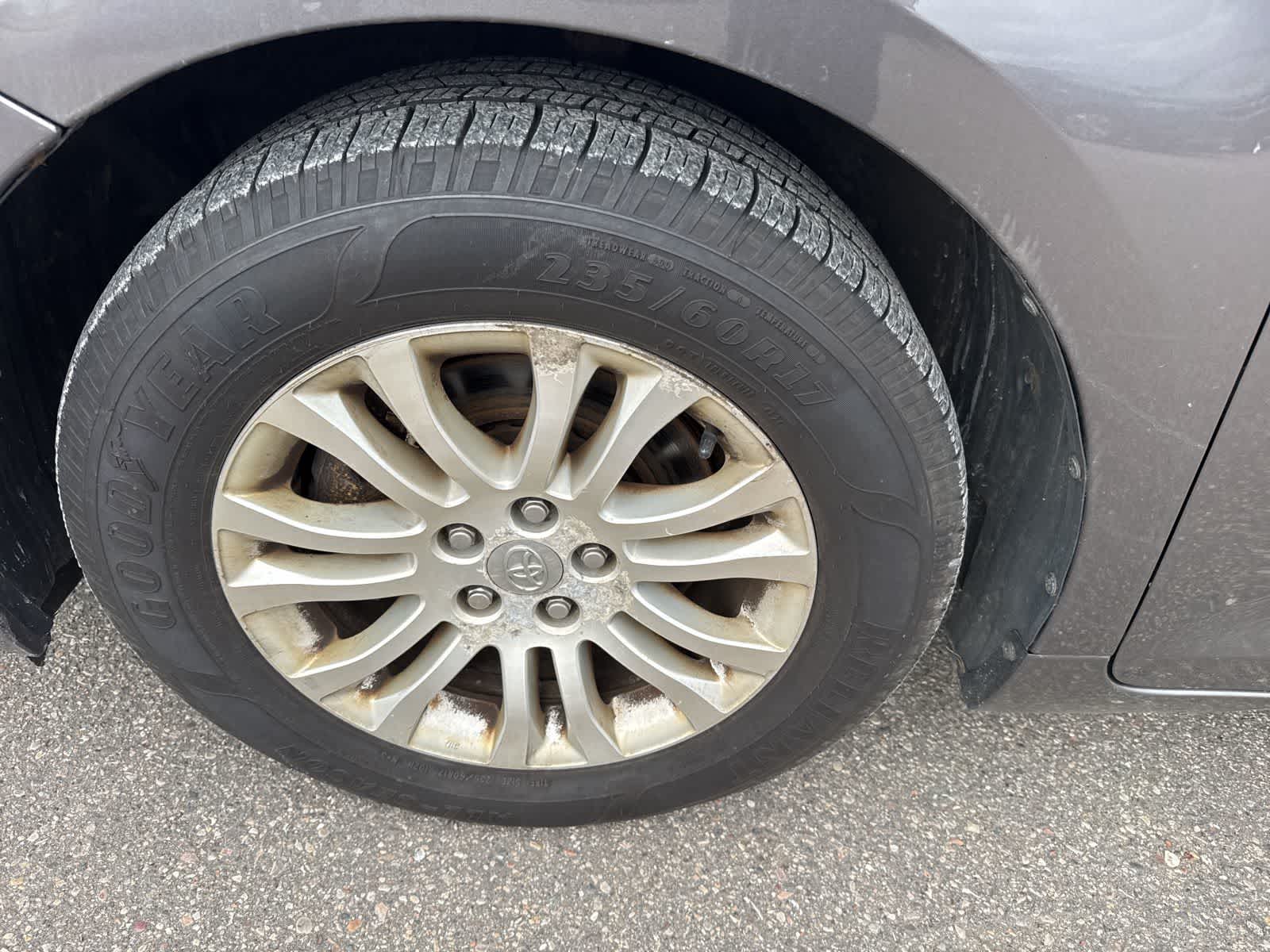 Thumbnail: 2013 Toyota Sienna - 9