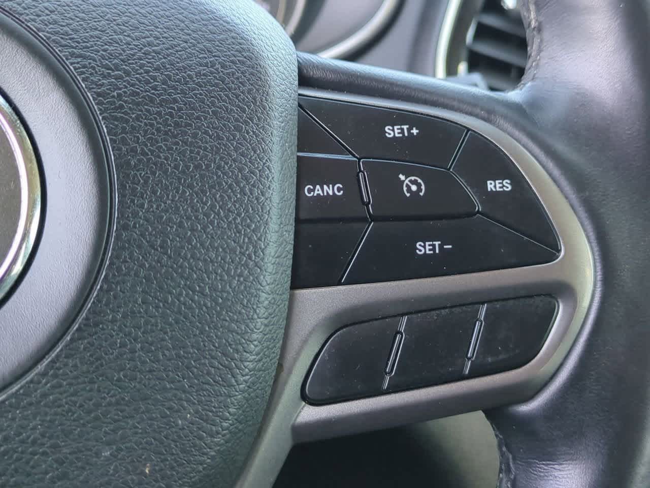Thumbnail: 2019 Jeep Cherokee - 23