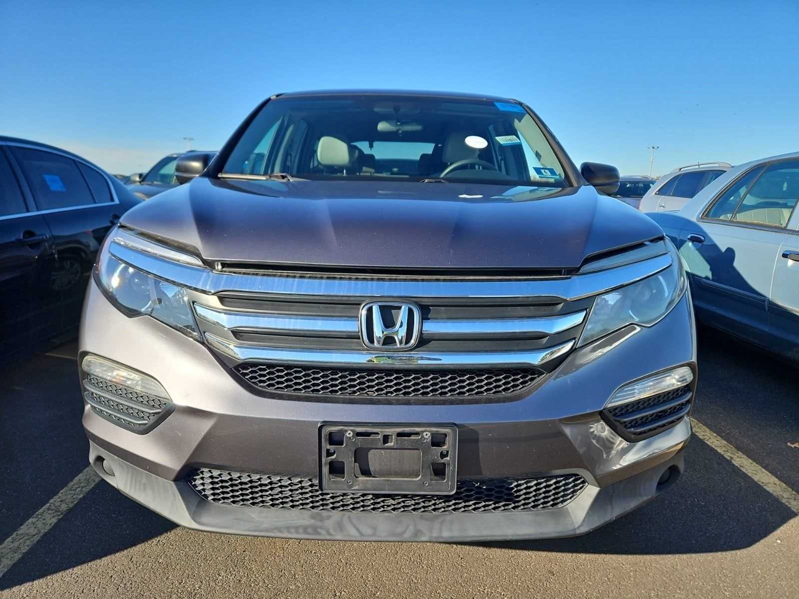 2016 Honda Pilot LX photo 3