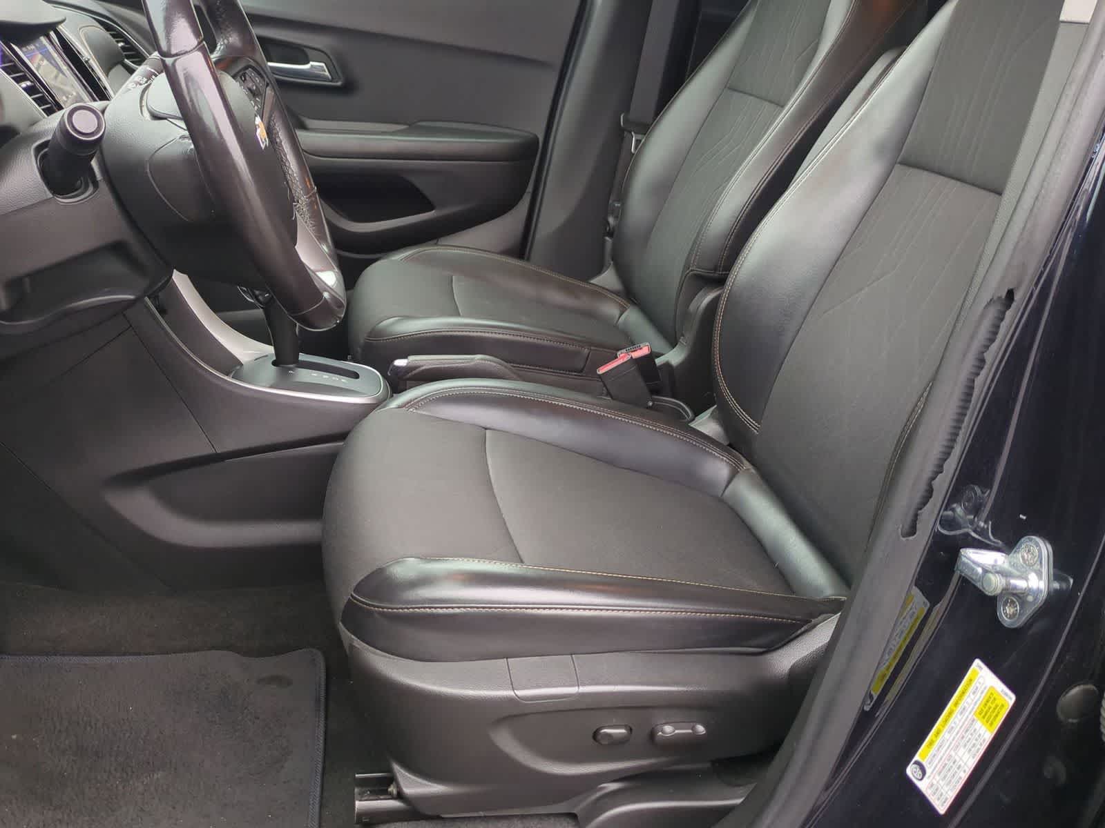 Thumbnail: 2022 Chevrolet Trax - 15