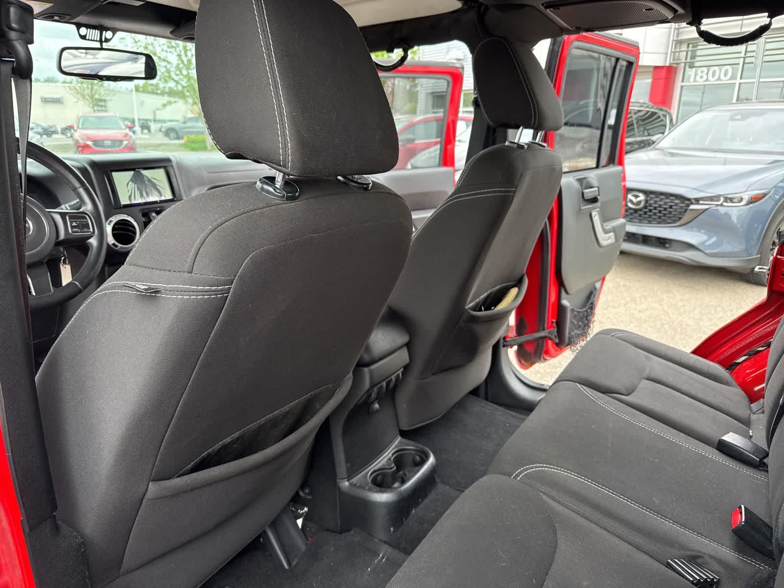 Thumbnail: 2015 Jeep Wrangler - 15