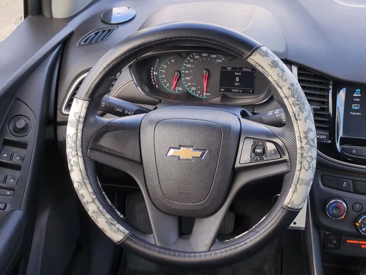 Thumbnail: 2017 Chevrolet Trax - 21