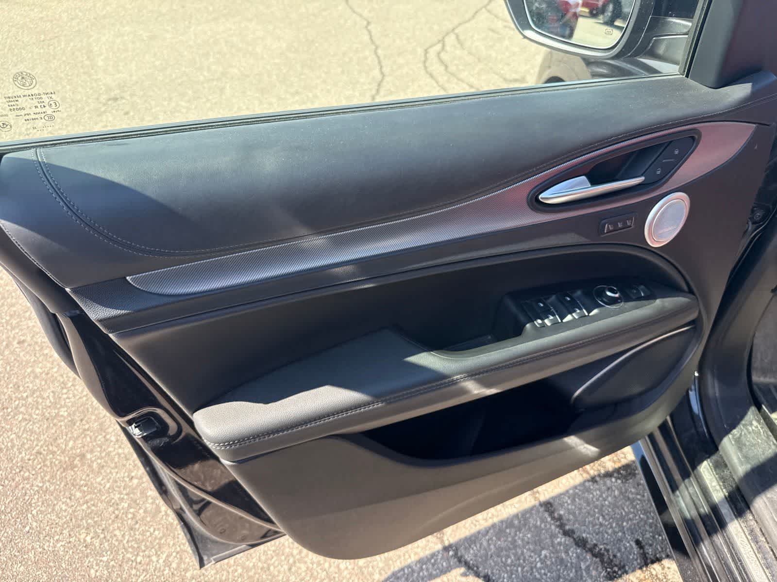 Thumbnail: 2023 Alfa Romeo Stelvio - 15