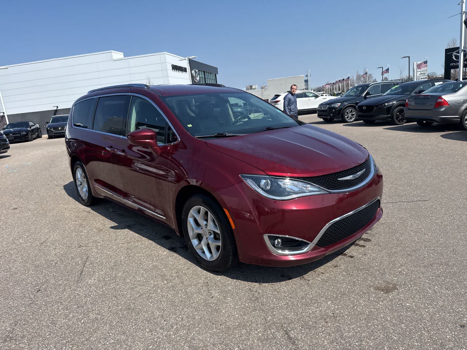Thumbnail: 2017 Chrysler Pacifica - 3