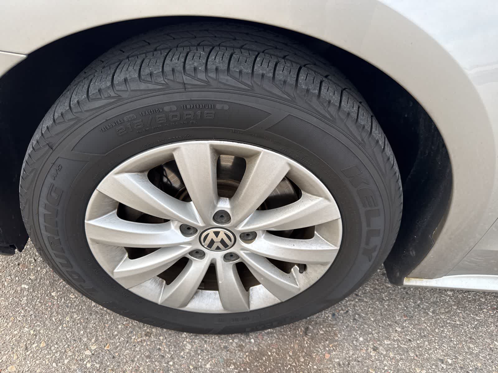 Thumbnail: 2013 Volkswagen Passat - 10