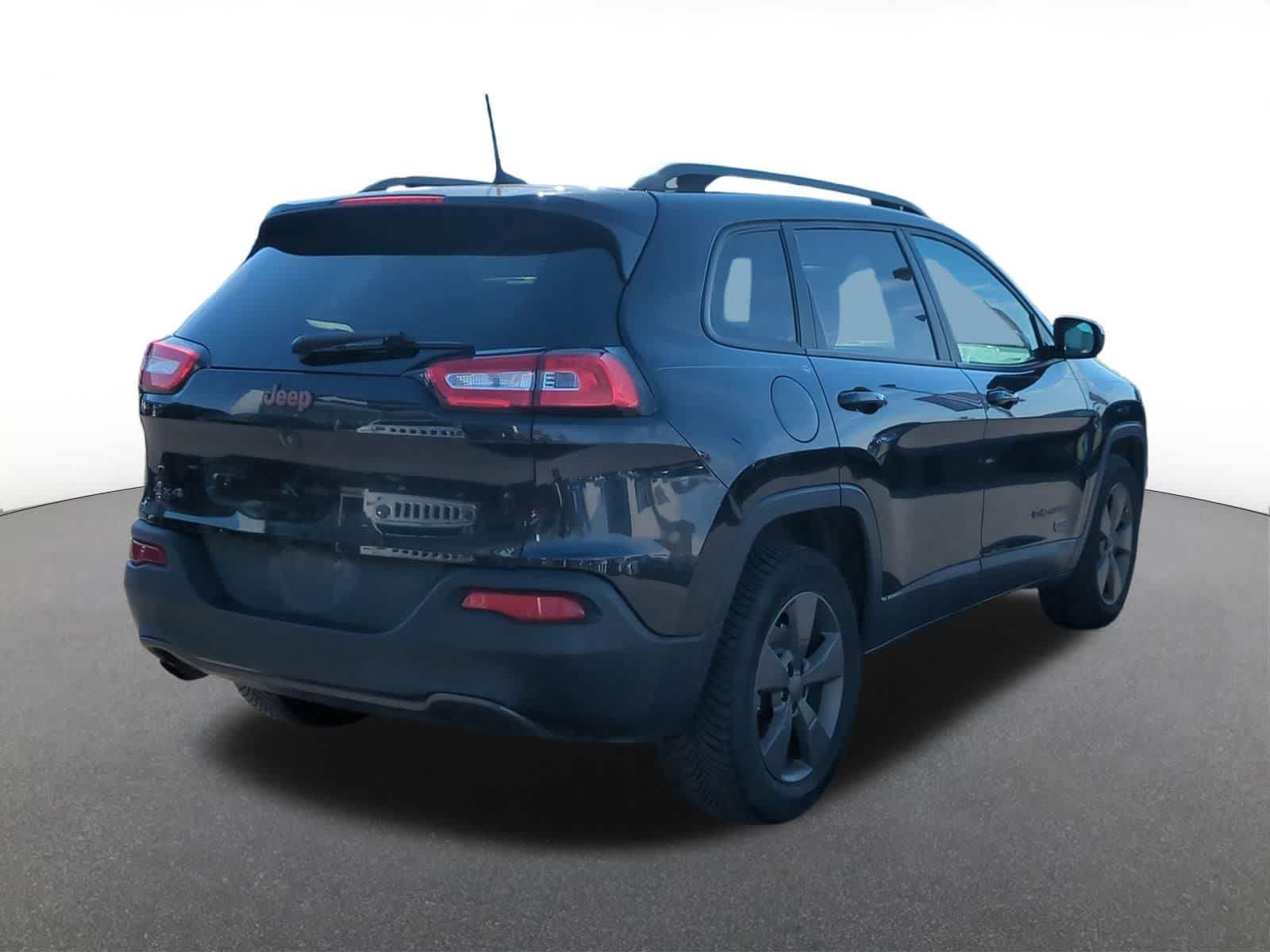 Thumbnail: 2016 Jeep Cherokee - 6