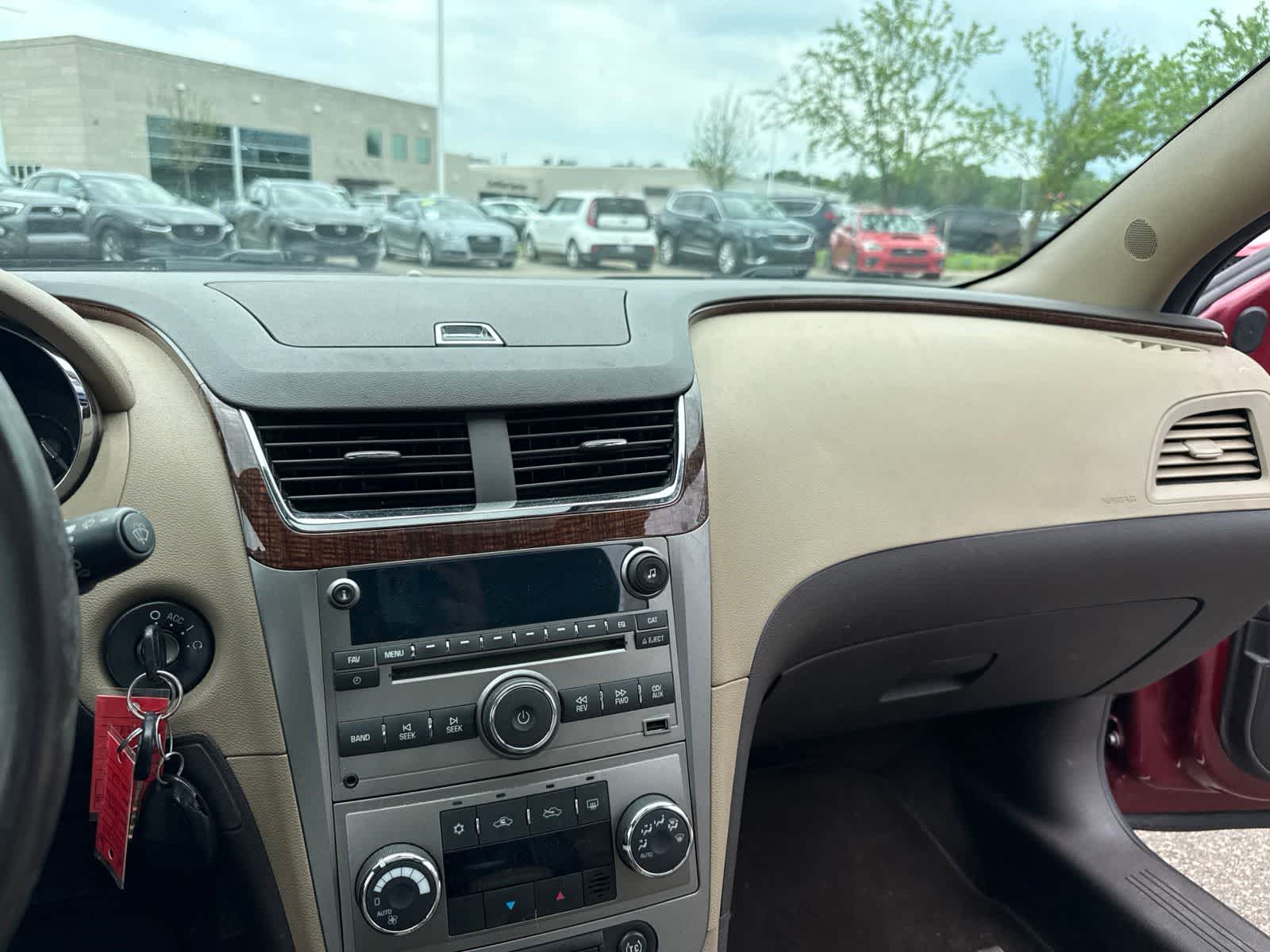 Thumbnail: 2010 Chevrolet Malibu - 21