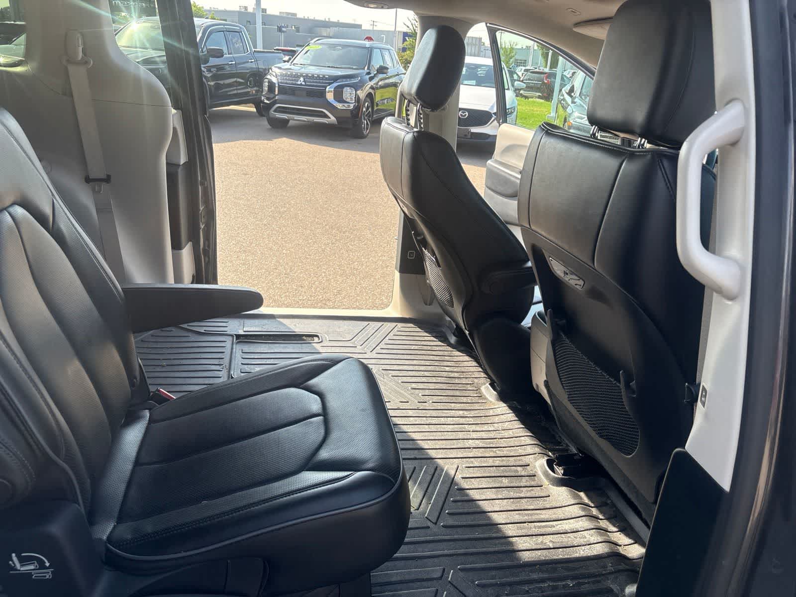 Thumbnail: 2019 Chrysler Pacifica - 24
