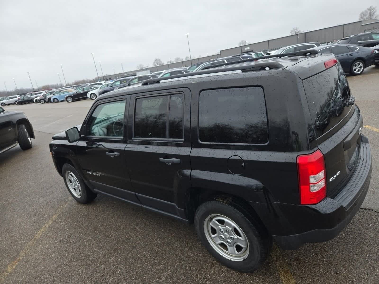 Thumbnail: 2016 Jeep Patriot - 3