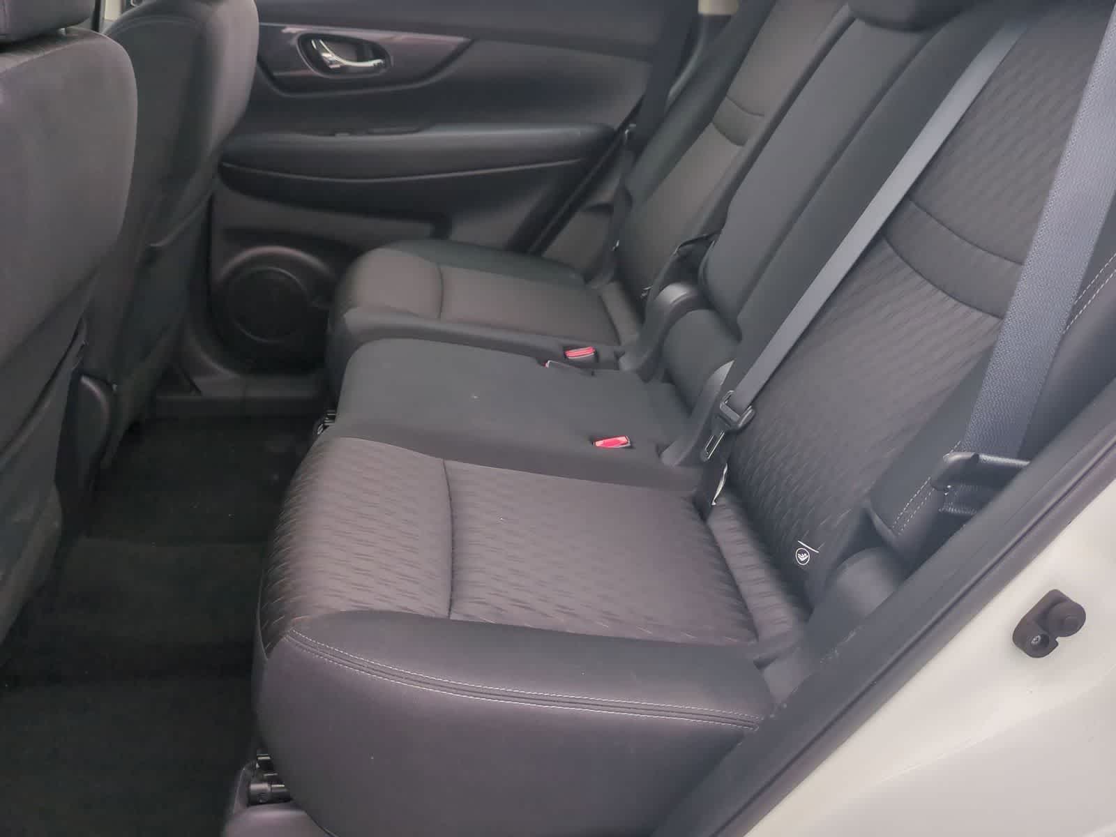 Thumbnail: 2018 Nissan Rogue - 18