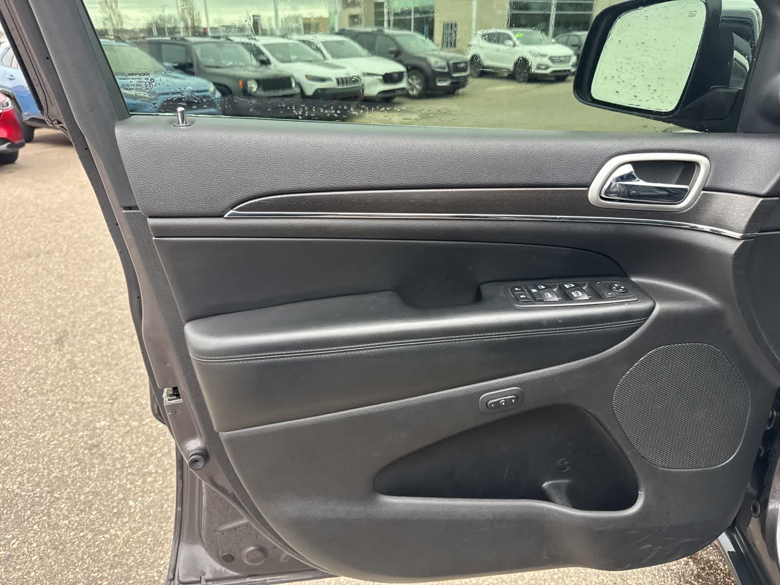 Thumbnail: 2018 Jeep Grand Cherokee - 15