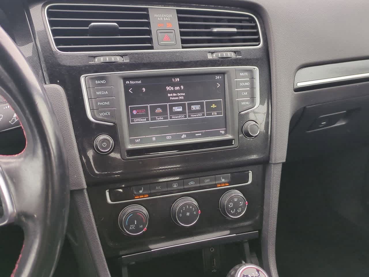 Thumbnail: 2016 Volkswagen Golf - 28