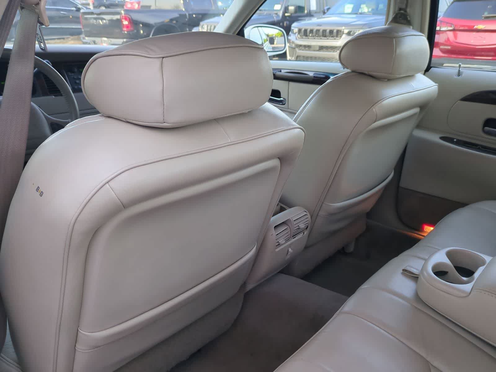 Thumbnail: 2000 Lincoln Town Car - 17