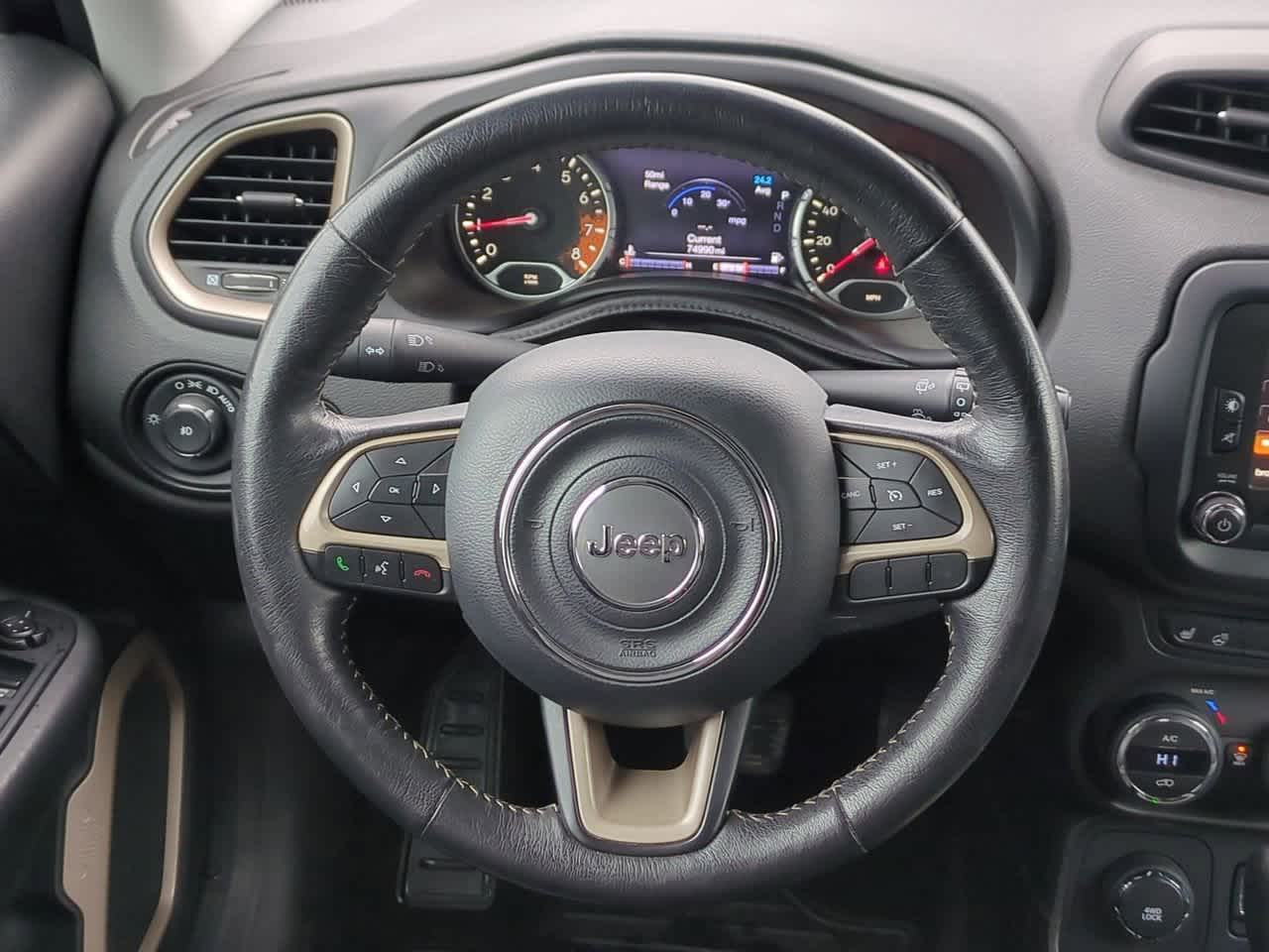 Thumbnail: 2016 Jeep Renegade - 23