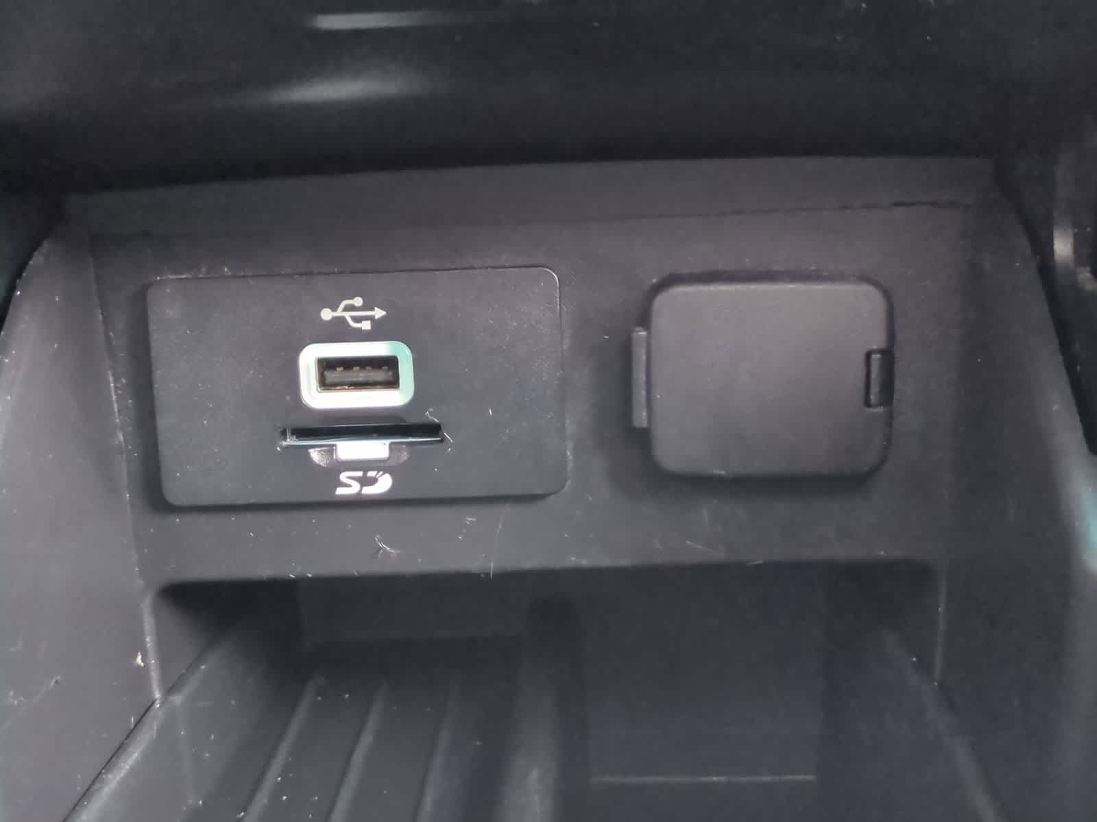 Thumbnail: 2016 Ford Explorer - 33