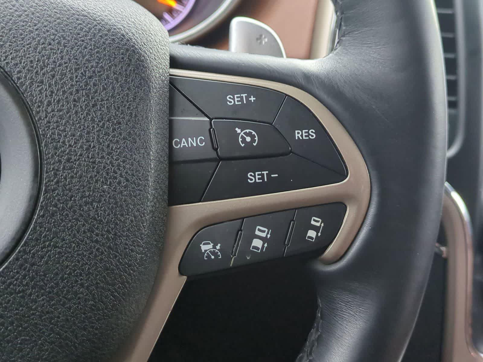 Thumbnail: 2016 Jeep Grand Cherokee - 25